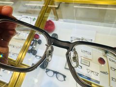 -目上眼镜·蔡司依视路授权(青浦宝龙店)