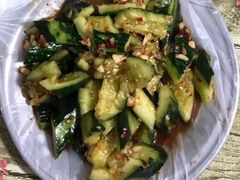 凉拌黄瓜-十里铺铁板鱿鱼