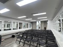 -金夫人化妆摄影职业培训学校