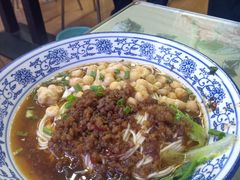 -渝之汇牛肉豌杂面