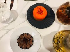 葡萄柚草莓萨伐仑松饼-潮一不贰·法式甜品·生日蛋糕·西式简餐(外滩店)