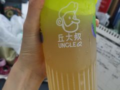 蜜桃乌龙柠檬茶-丘大叔柠檬茶(来福士广场分店)