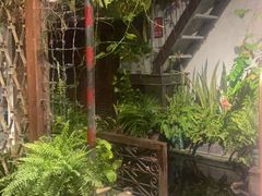 -Cuc Gach Quan Restaurant