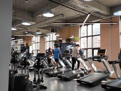 -岩顶健身(玄武店)