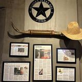 大口喝酒，再和朋友畅聊，看着座位边上那么多外国食客