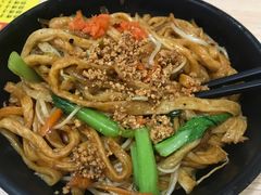 肉丝炒牛筋面-小竖点徽派卷面皮(洪都店)