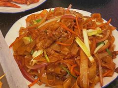 -何妹湿辣牛肉·粤式烧烤砂煲(桂雅路店)