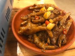 老武汉烧鸡爪-霄汉牛三鲜湖北砂锅菜(万松园2店)