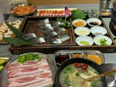 -围炉肉舍•炭烤活鳗•丹东海鲜烤肉(步行街店)