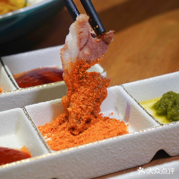 可以穿蒙古袍哟~即使额头爆痘、也要吃他家羊肉