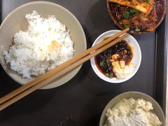 -董哥山城碗碗香(美专校街店)