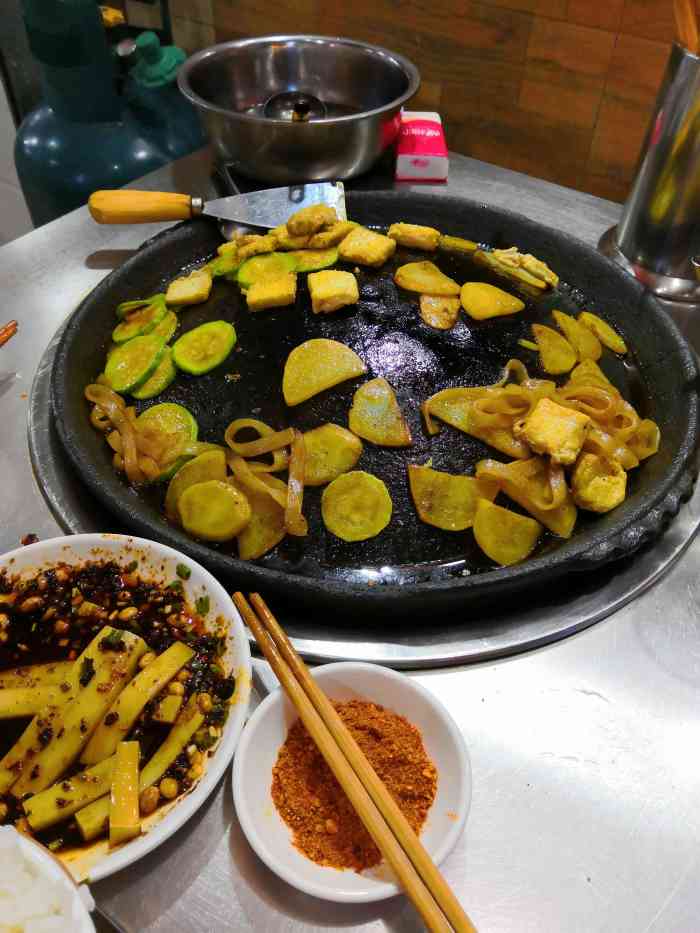 樵夫餐饮大方沙坝烙锅店-"贵阳的第一顿饭整体偏油,菜可以自选,是.