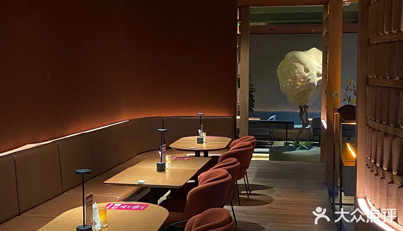 双子塔下的这家餐酒吧尊的美呆！！