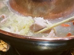 -果松木炭酸菜铜火锅·外婆参鸡汤