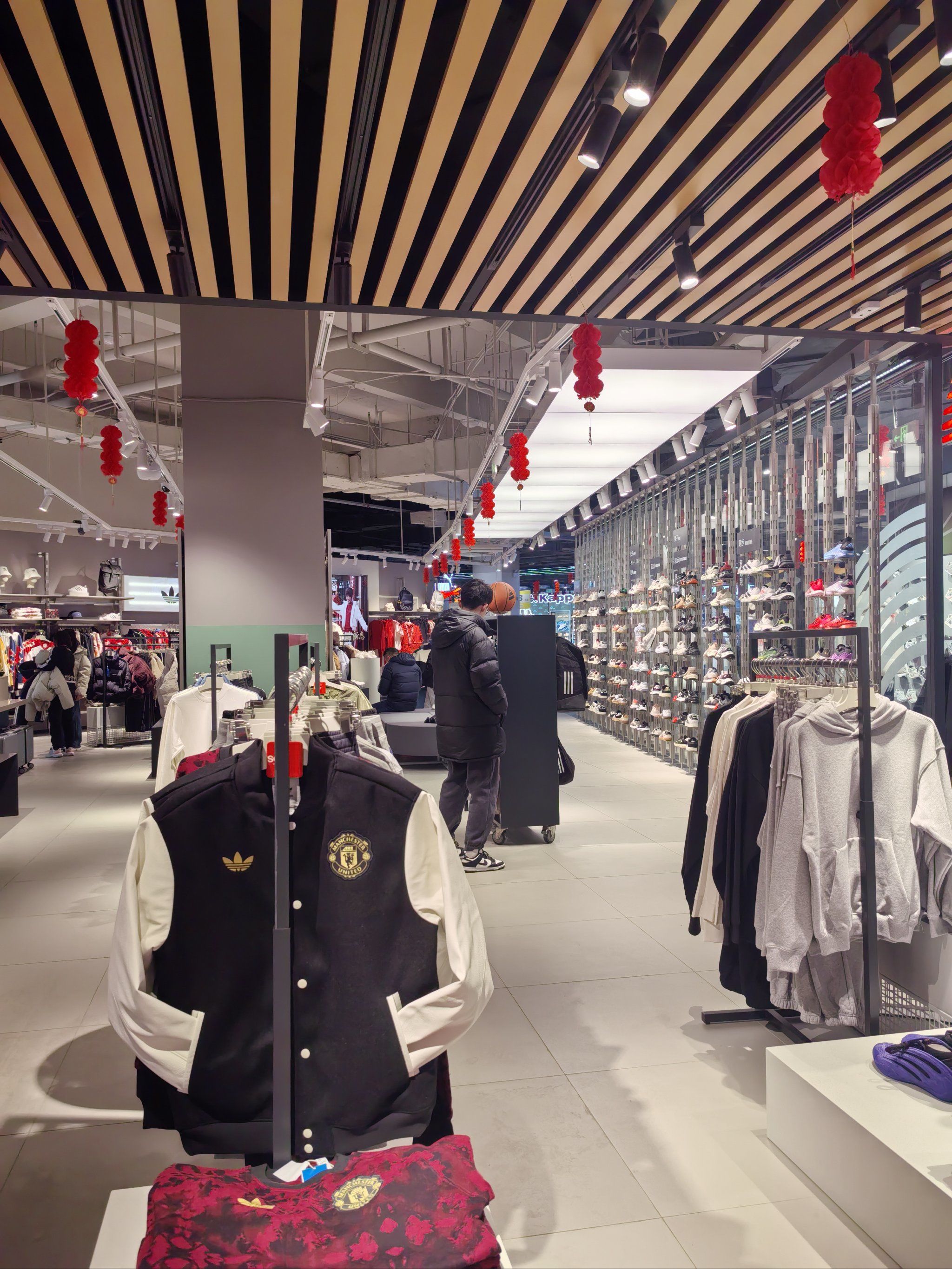 运动风尚新体验"今天探访了这家体育服装店