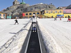 -采薇庄园四季滑雪场