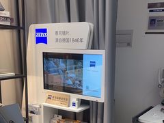 -博士眼镜集团石人工眼镜(虹口万泰店)
