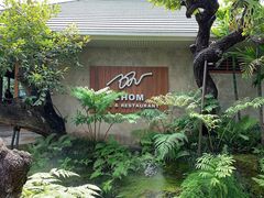 -Chom Cafe and Restaurant