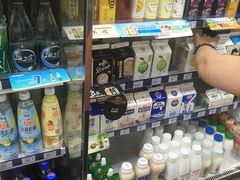 -全家便利店(洛川东路店)