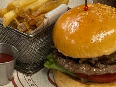 -BOURBON 玻本美式餐厅酒吧(虹桥新天地店)