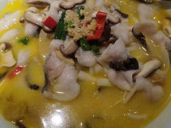 QQ酸汤鱼-蜜桃餐厅·伴山(湖滨商业街店)