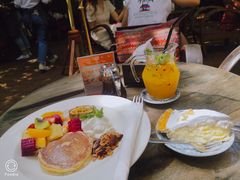 松饼配水果-Fern Forest Cafe