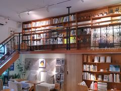 -彳亍咖啡·这里(水湾路店)