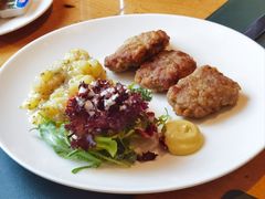 德式小肉饼配土豆沙拉-兰特伯爵西餐厅·啤酒屋(方庄店)
