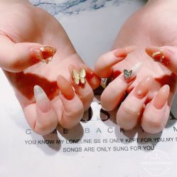 -璀璨&星光美甲美睫店