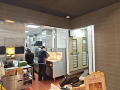 -麦当劳(轻轨曹杨路店)