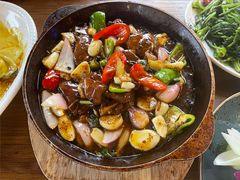 鲜胡椒石锅牛仔骨-泰堤坊(淡水体育馆店)