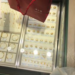 -周大福CHOW TAI FOOK(浦东八佰伴店)