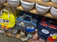 -名创优品(北京新中关购物中心地铁层店)