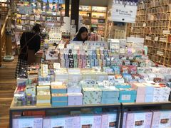 -猫的天空之城概念书店(杭州南宋御街店)