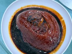 酱汁焖蹄膀-沪依小酒馆心意菜