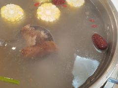 玉米牛腩锅底-三头牛·潮汕牛肉生蚝火锅 (夏湾店)
