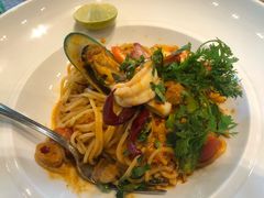 -Chom Cafe and Restaurant
