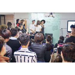 -God Hands发型设计复古会所
