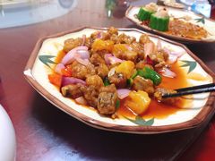 菠萝咕噜肉-亚荣河鲜