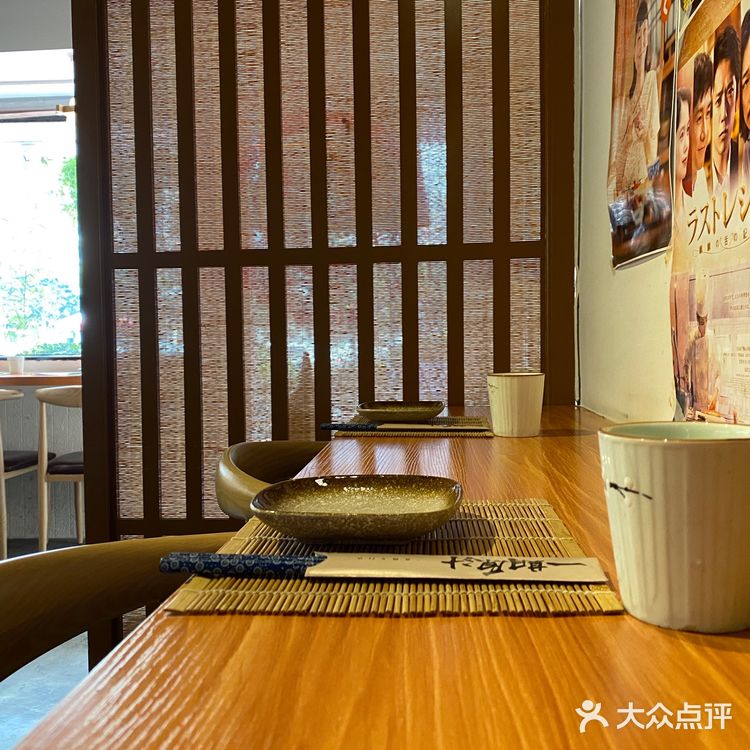 不然到饭点就要排队咯。也可以提前到公众号预约排号