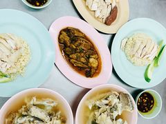 餐具摆设-红大哥水门鸡饭(總店)