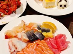 -广州万富希尔顿酒店·感趣自助餐厅·金秋蟹宴生蚝海鲜刺身