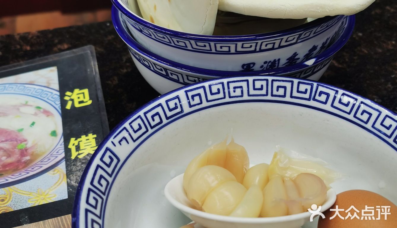 只要营业随时都时都有免费的茶水和泡馍汤，自己去打