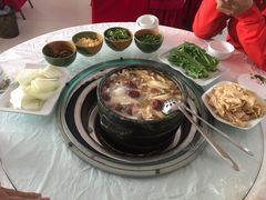 石锅鸡-南渝食府.墨脱石锅松茸鸡