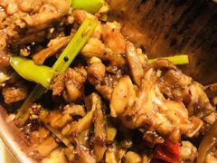 -沪小二炭火蛙锅(淮海中路美食不夜城店)