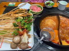 -两三事小郡肝串串香火锅(桂庙店)