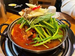 土豆排骨火锅-喇喇排骨火锅·传统韩式脊骨汤(望京西园总店)