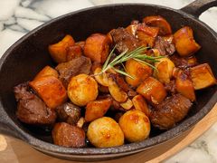 铁板蒜香安格斯牛肉粒-CRAZYONES西班牙海鲜饭(上海美罗城店)