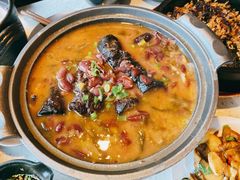 酸腌菜红豆炖黑皮子-半山腰·云南菜(侨福芳草地店)