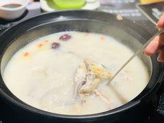 胡椒猪肚鸡-洪氏嗨捞·广东猪肚鸡·椰子鸡火锅(西咸万象城店)